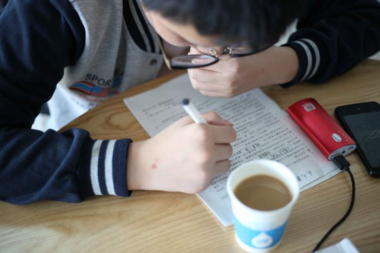 教育部：將禁止教師通過微信、QQ布置作業(yè)