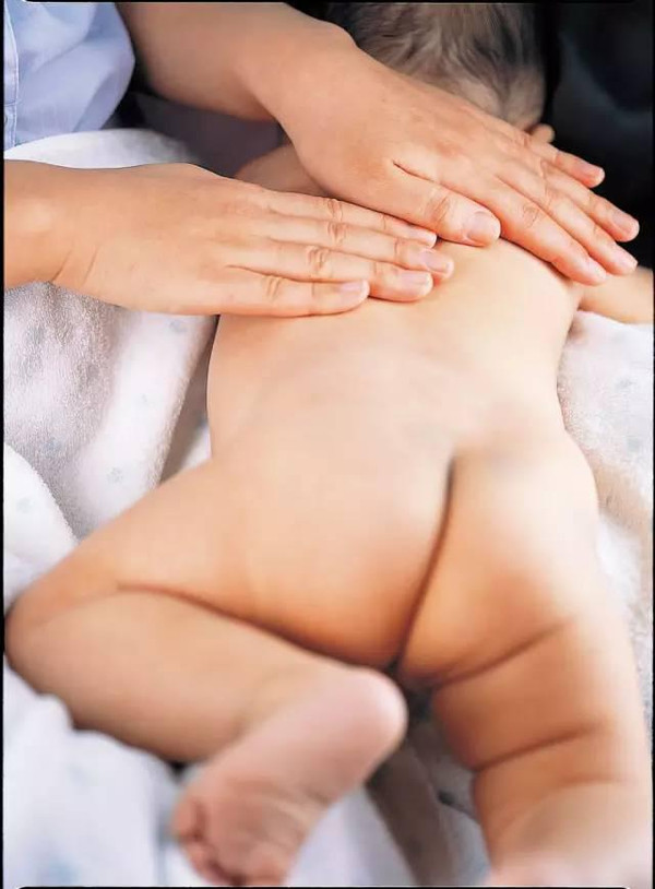 美國醫(yī)生發(fā)現(xiàn)：寶寶這3個部位能促進(jìn)大腦發(fā)育
