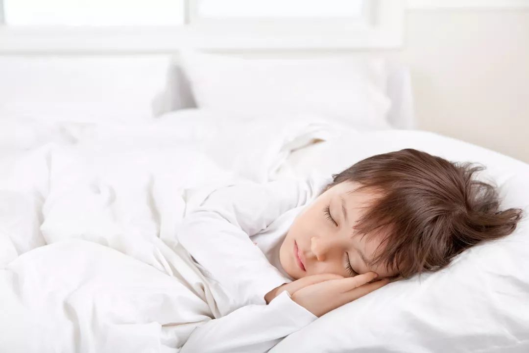 孩子睡覺磨牙不一定是因為肚子里有蛔蟲
