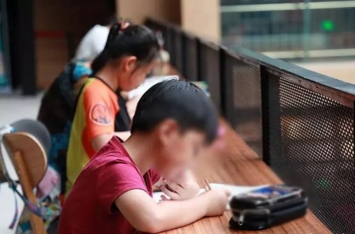 用金錢激勵(lì)孩子學(xué)習(xí)，有哪些“副作用”家長(zhǎng)要知道