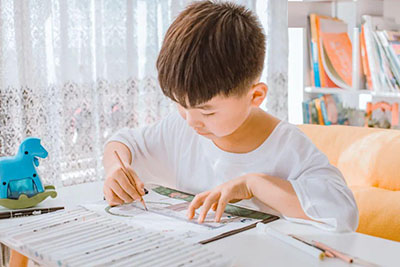 想知道孩子是不是上學(xué)的料，看他上幼兒園的表現(xiàn)就知道了