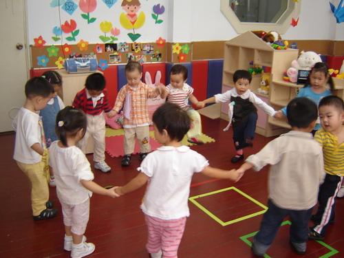 孩子剛上幼兒園，三天兩頭哭鬧不想去？三招助家長(zhǎng)搞定分離焦慮