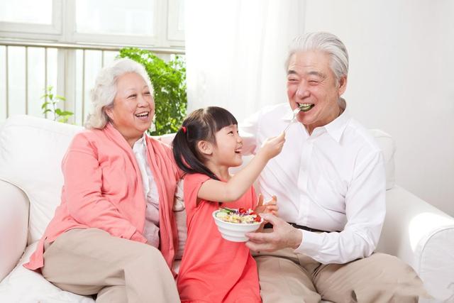 隔代教育帶來(lái)的利弊：如何解決隔代教育存在的問(wèn)題？（三）
