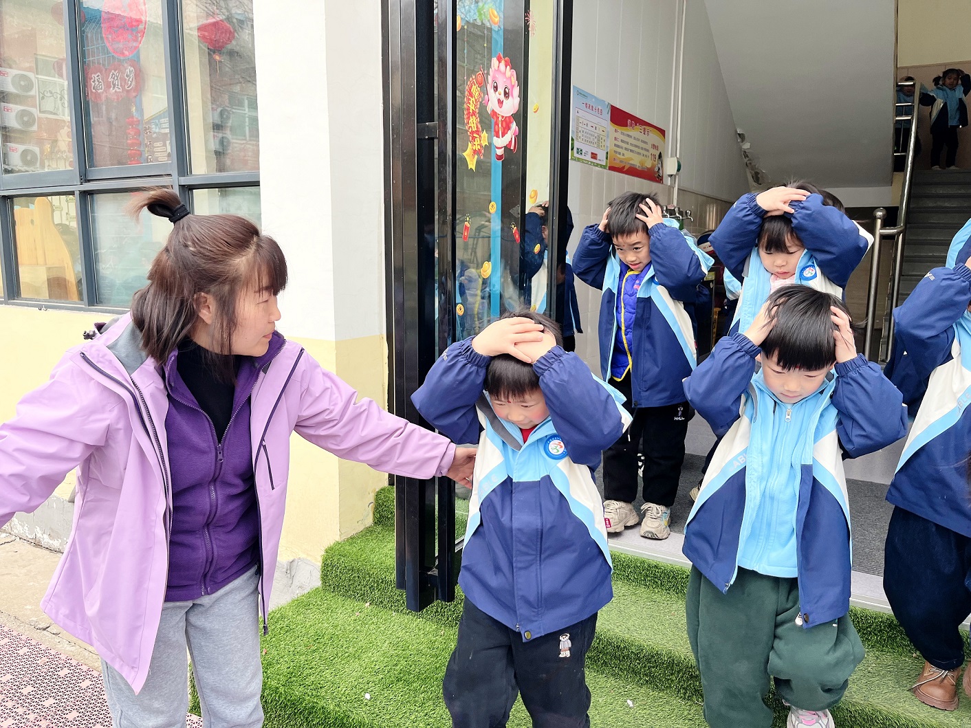 濟源沁園實驗幼兒園進行防震應急疏散演練
